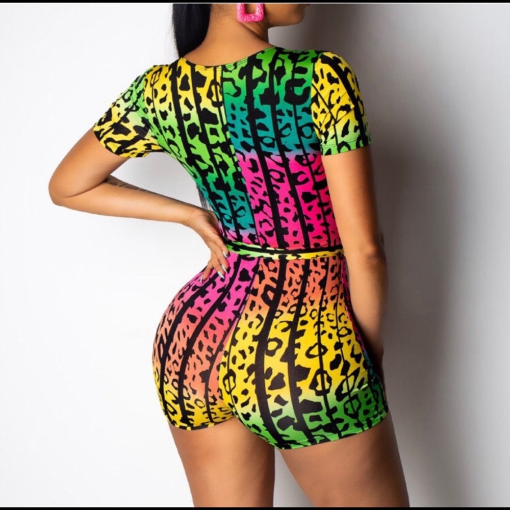 Just in✨ Colorful Animal Print Romper - Picture 2 of 6